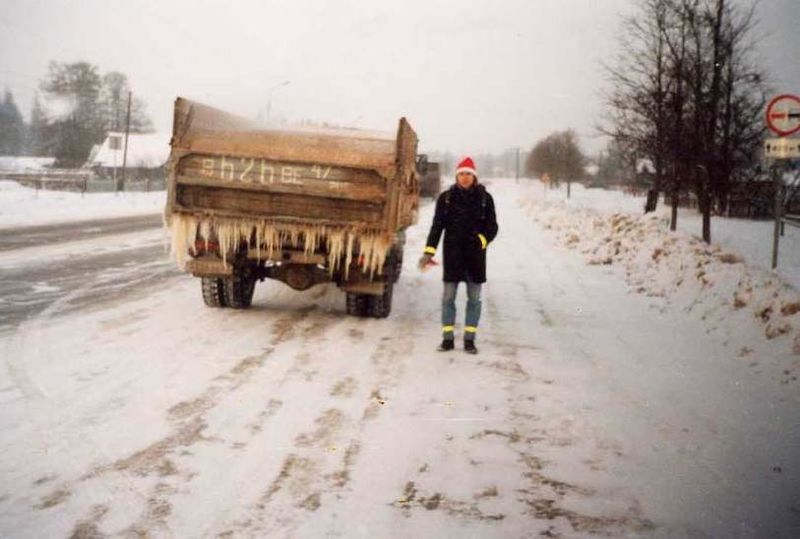 Файл:2001 Hitch-hiking in Russia.jpg
